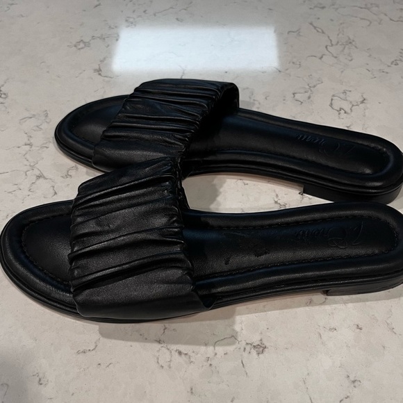 J Crew Scrunch Black Leather Delta Slide Sandal Size 8.5 - Picture 2 of 9